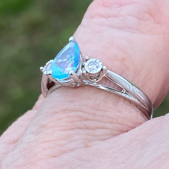 Genuine Blue Topaz Ring 10k white gold with Diamond accent teardrop stamped - Picture 15 of 16